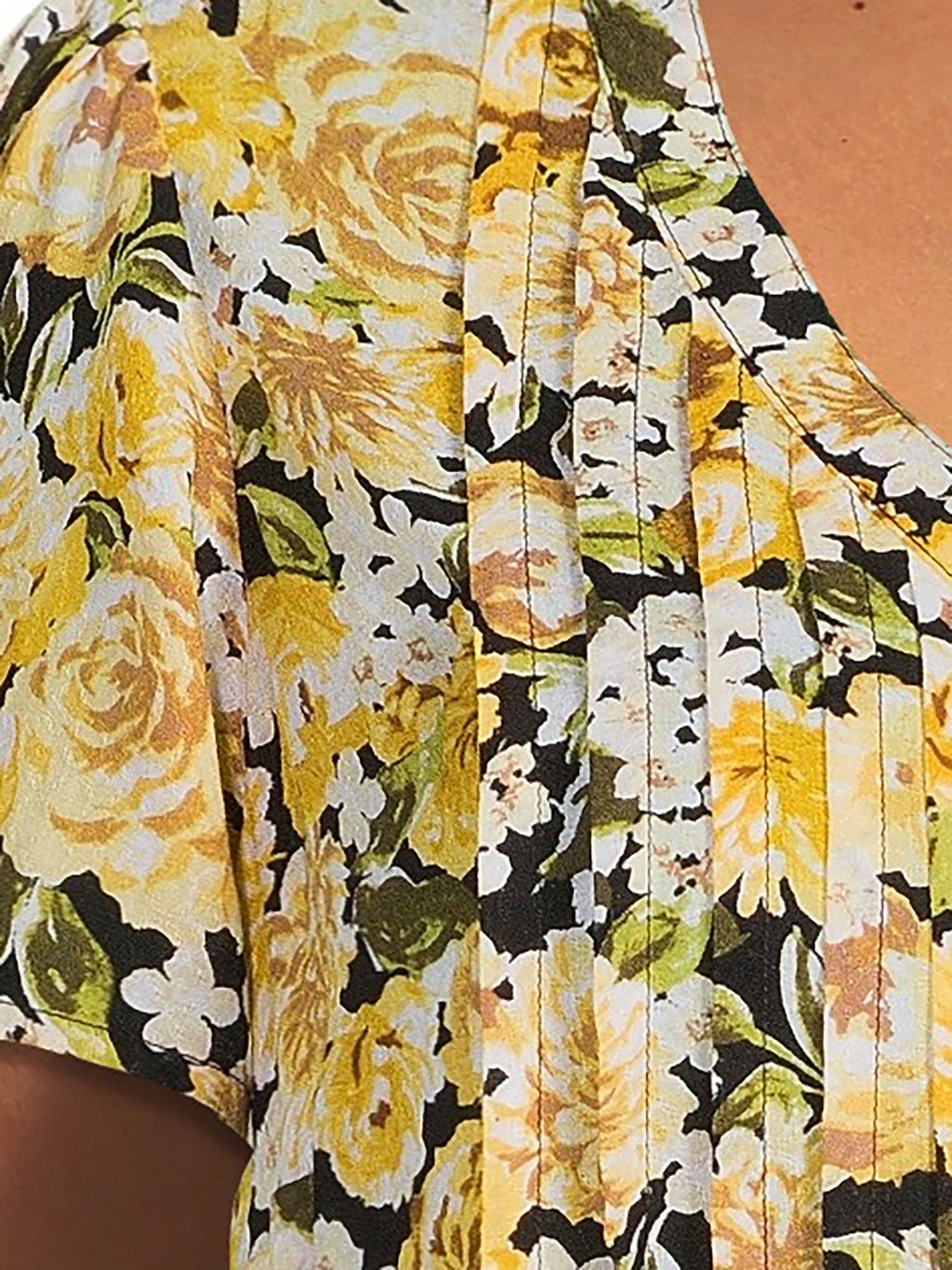 Women's Plus Size Pleated Short Sleeve Shirt